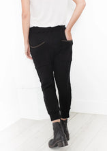 Load image into Gallery viewer, Highsoft Cropped Sweat in Black